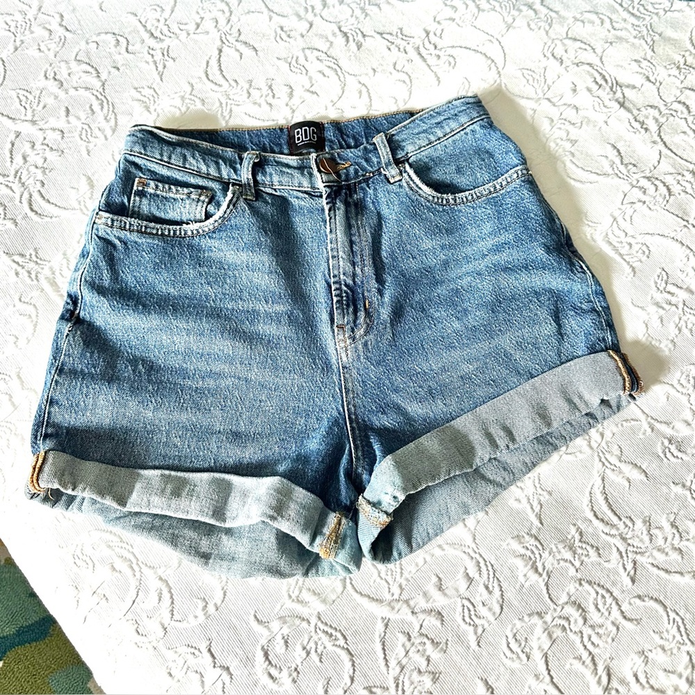 BDG Urban Outfitters Blue Denim Mom Jean Shorts Sz 29 High Rise